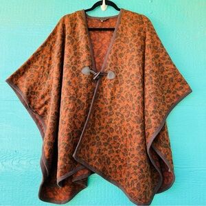BROWN RUST LEOPARD PRINT LEATHER TRIM WOOL BLEND PONCHO WRAP SIZE MEDIUM/LARGE